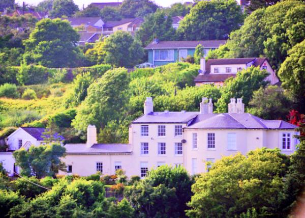 2016-07-09_Cobh_Chimney Stacks and Parapet w Cornice �̴�������ܿڵ�����-20001.JPG