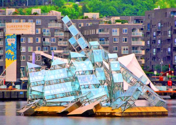 2016-06-26_Monument of Floating Glass & Steel Iceberg-20001.JPG