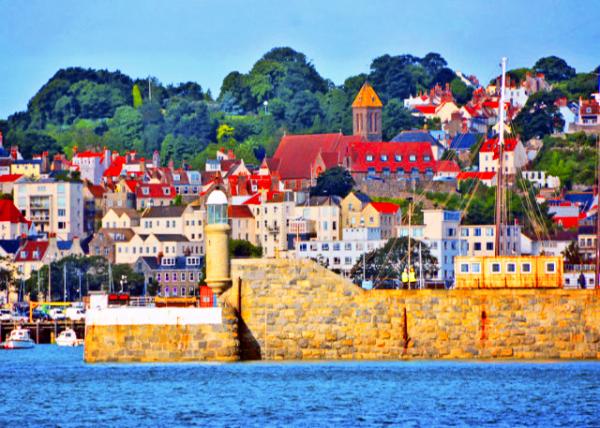 2016-07-08_Castle Breakwater & St Peter Port Lighthouse in the 1800s ����1800����ķ����̳Ǳ���ʥ�˵ø۵���-30001.JPG