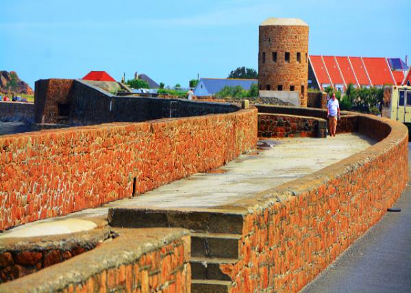 2016-07-08_German Fortification of Guernsey_Marinepeilstände ���������-20001.JPG