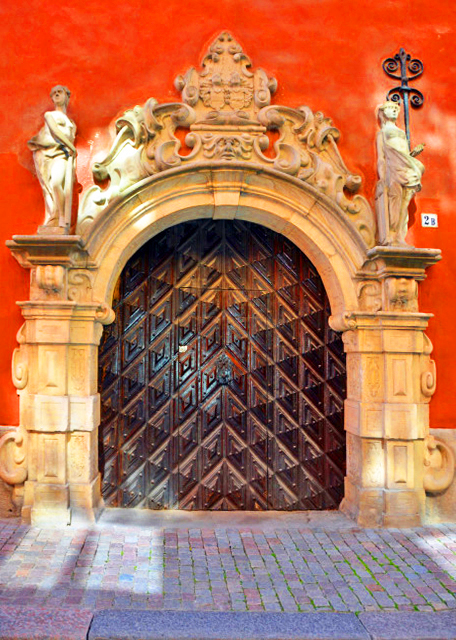 1774924124801956.jpg 2016-07-04_Stora Nygatan_Portal @ Number 2B, Featuring the Escutcheons of Erik and Elisabeth Ryning Flanked by Hope and Faith 大王街28号大门上带有以埃里克0001.JPG