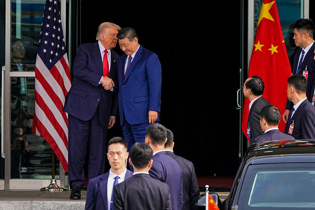 美国总统特朗普于去年10月在韩国釜山会晤中国国家主席习近平。