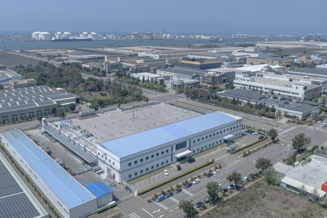 液化空气集团位于台中的产业园区,这里是台湾西海岸为芯片产业供应原材料的密集工厂网络的一部分。