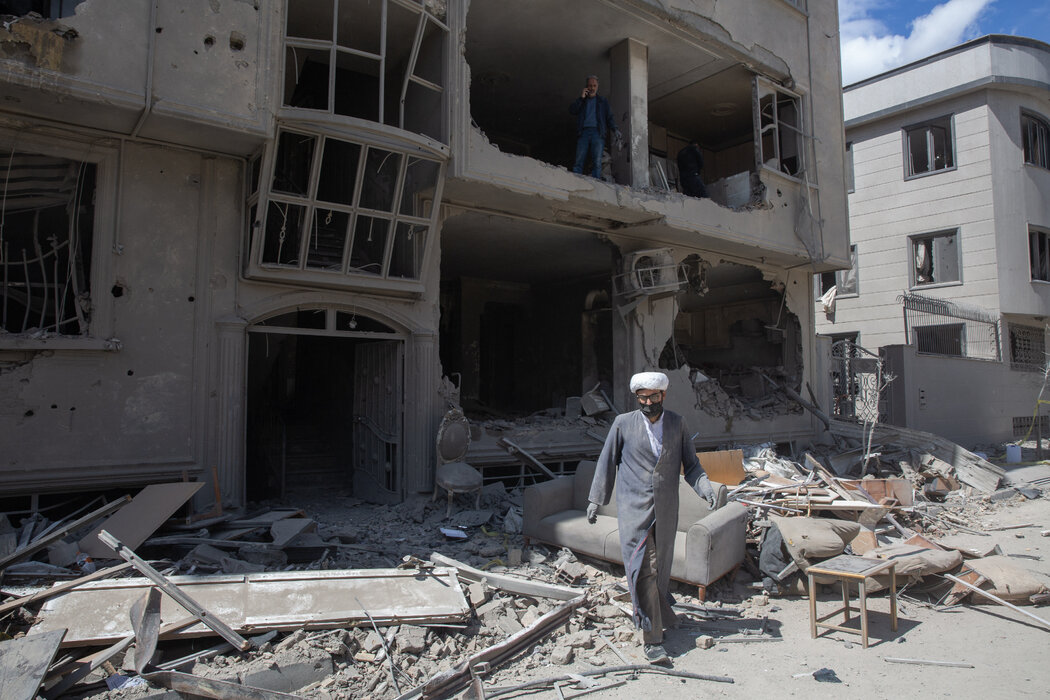 周一以色列和美国对德黑兰发动空袭后的景象。