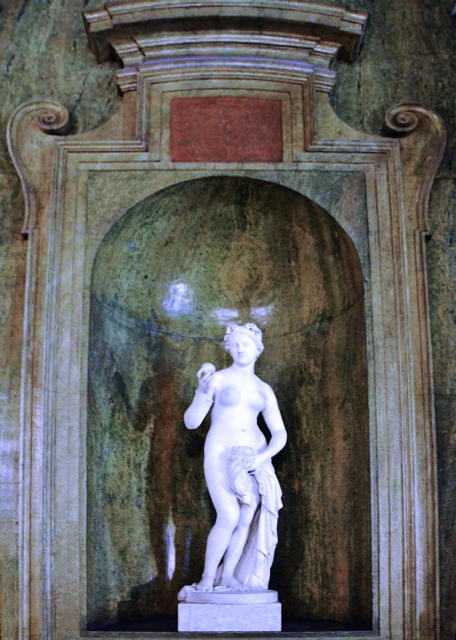 1774988388728420.jpg 2016-07-04_Royal Palace_Statue of Venus w an Apple 雕像《维纳斯与苹果》10001.JPG