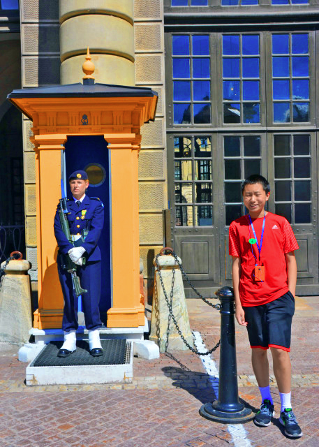 2016-07-04_Royal Palace_Guard-30001.JPG