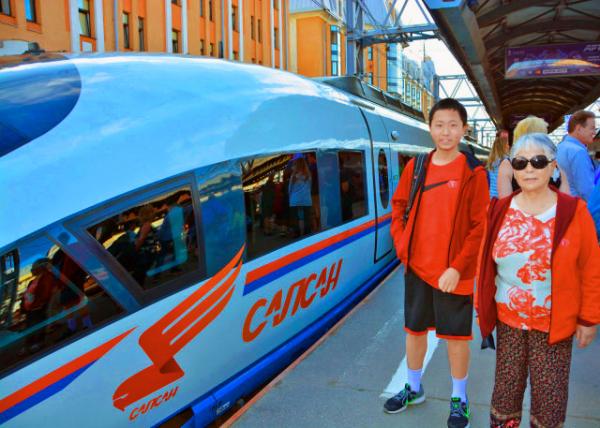 2016-07-01_Sapsan @ St. Pertersburg Moskovsky Railway Station �������š�������ʥ�˵ñ�Ī˹�ƻ�վ-10001.JPG