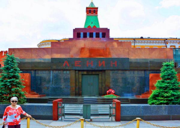 2016-07-01_Red Square_Lenin's Mausoleum-10001.JPG