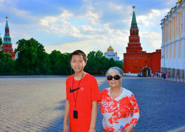 2016-07-01_Kremlin_Troitskaya Tower w One of Five Kremlin Stars on Top& Armoury ʥ��һ����ͷ����ſ���ķ�ֹ���֮һ-20001.JPG
