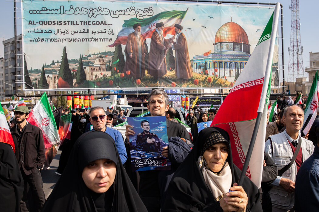 伊斯兰革命卫队指挥官的葬礼于周三举行。革命卫队内部的一个强硬派系已成为政府中最有影响力的声音，该派系更不可能做出让步。