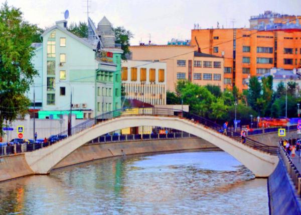 2016-07-01_Vodootvodny Canal_Sadovnichesky Most ���������˹����-10001.JPG