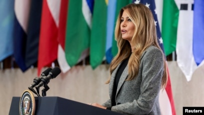 ������Ƭ����һ����÷����櫡�������(Melania Trump)�ڹ���Ժ���֡���ͬ����δ����(Fostering the Future Together)�׽��ᡣ(2026��3��24��)