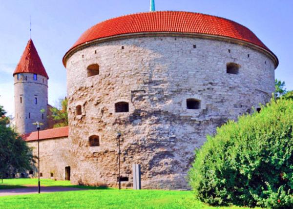 2016-06-30_Estonian Maritime Museum_Fat Margaret, the 16th-Century Limestone Cannon Tower ��ɳ���Ǻ��²���ݡ���������ء�16����ʯ��ʯ����0001.JPG