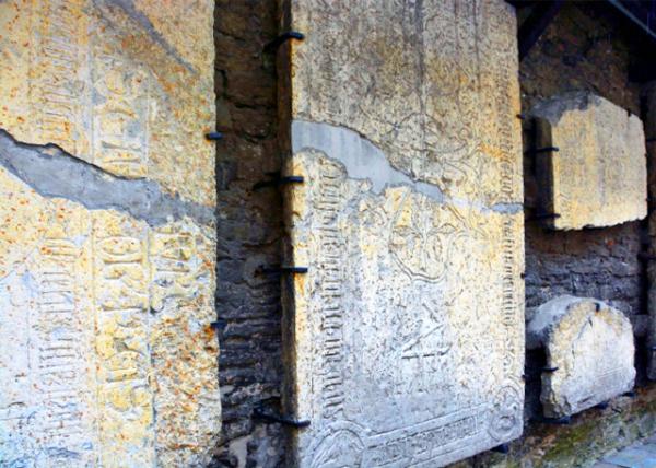 2016-06-30_St. Catherine's Passage_Tombstones from the 14th-Century Monastery Ĺ������ʮ�������޵�Ժ-20001.JPG