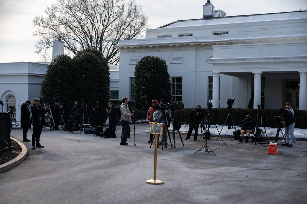 2��11�գ��ڰ׹��Ⱥ��������Ǻ������ļ��ߡ�