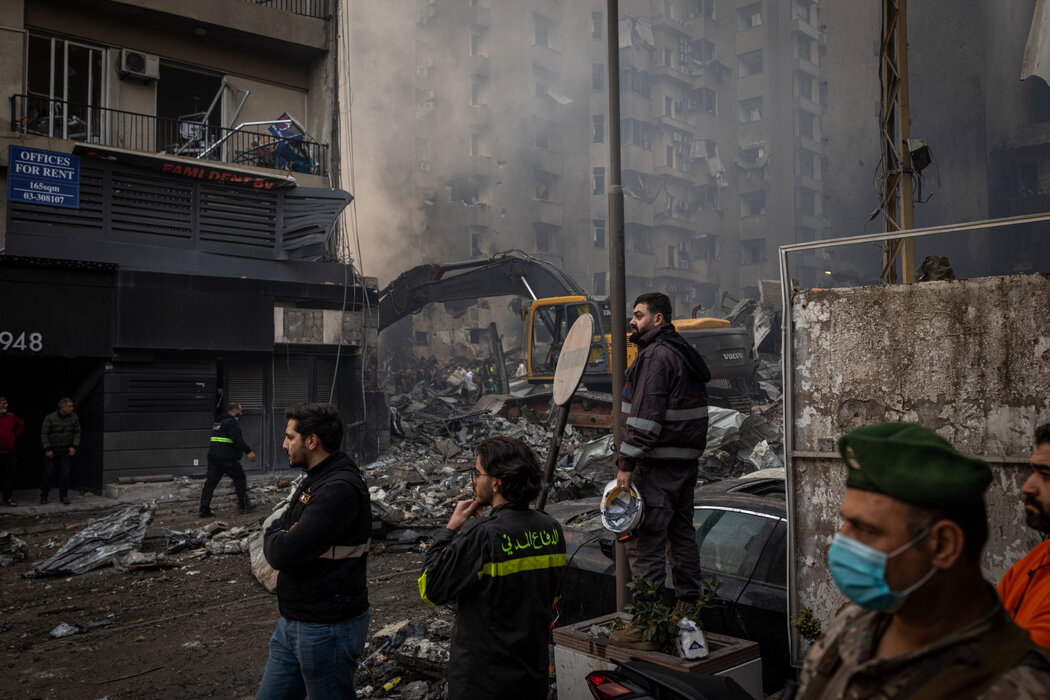 周三,黎巴嫩贝鲁特马兹拉滨海区遭空袭后的景象。