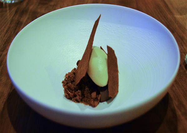 2026-04-04_172_Meak_Black Sesame Mousse, Black Garlic Ganache, Chestnut Ice Cream 甜点_黑芝麻慕斯、黑蒜巧克力酱、栗子冰淇淋0001.jpg