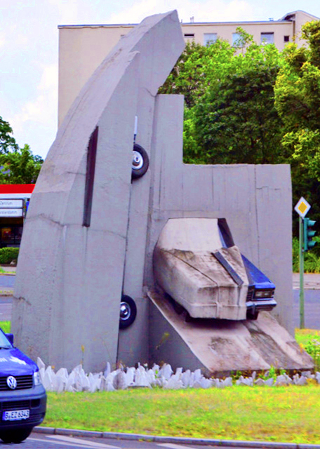 2016-06-28_Sculpture_Beton-Cadillacs @ Kurf��rstendamm ��������������0001.JPG