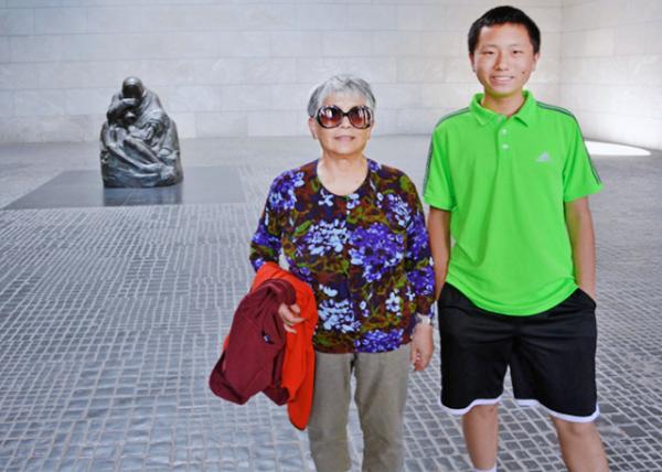 2016-06-28_Neue Wache_Statue of Mother w Her Dead Son �¸��ڡ�����ĸ�������ӡ�-20001.JPG