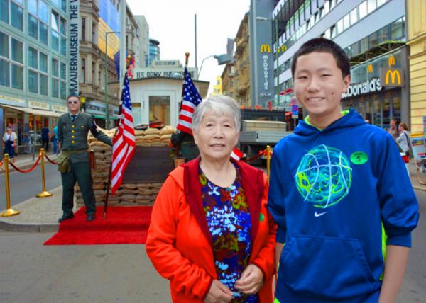 2016-06-28_Checkpoint Charlie-20001.JPG