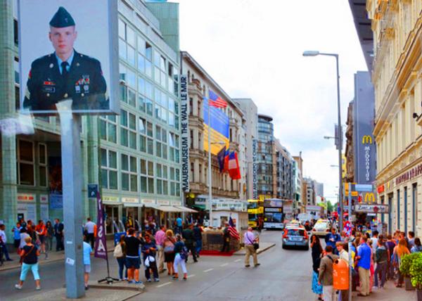 2016-06-28_Checkpoint Charlie_Friedrichstraße0001.JPG