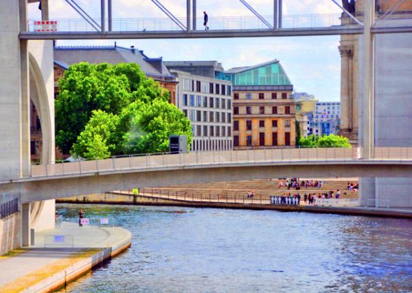 2016-06-28_Spree_Bridges inside Government Quarter ʩ���׺���������������0001.JPG