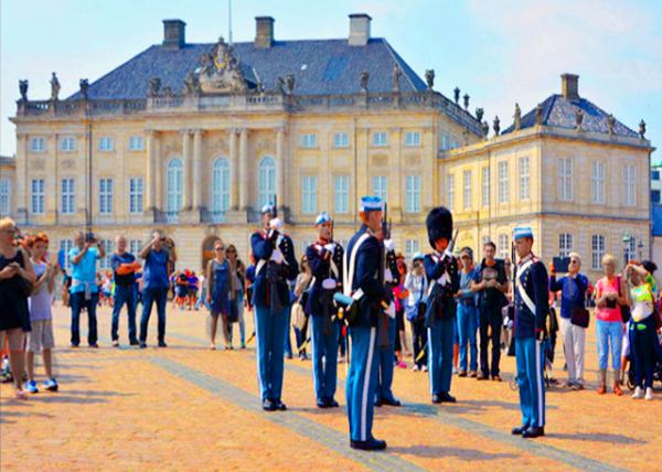 2016-06-25_Amalienborg_Christian VII's Palace0001.JPG