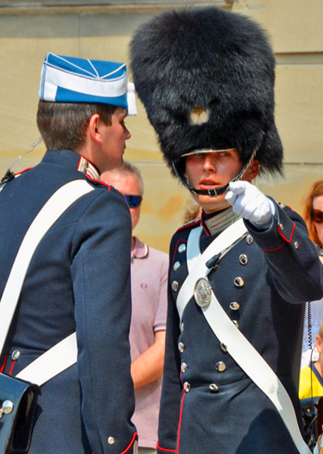 2016-06-25_Amalienborg_Changing of the Guard ��������-30001.JPG