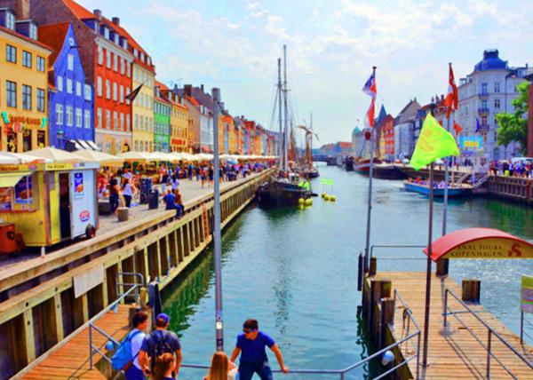 2016-06-25_Nyhavn_Bars & Restaurants Lining the Northern, Sunny Side of Nyhavn �¸۱����������ľưɺͲ͹�-60001.JPG