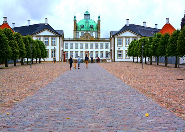 2016-07-06_Fredensborg Palace & Courtyard0001.jpg