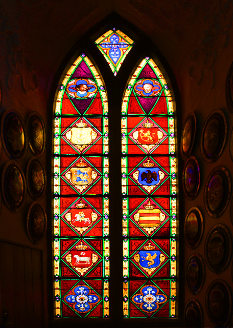 1776002891329386.jpg 2016-07-06_Frederiksborg Castle_Stained Glass Window Surrounded by Coats of Arms 徽章环绕的花窗0001.JPG