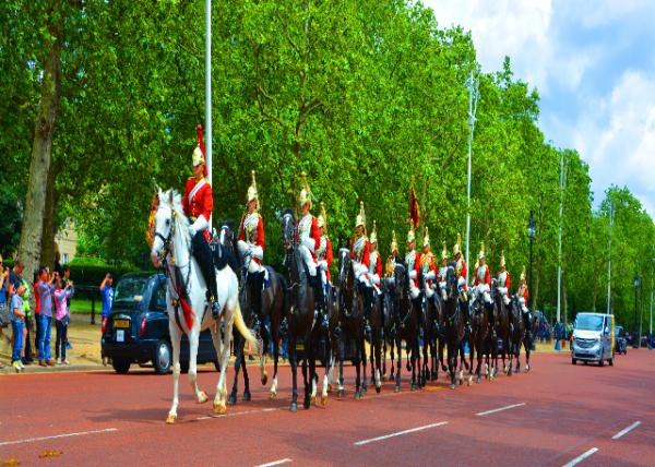 2016-06-24_The mounted guard found by the Household Cavalry is called the Queen's Life Guard Ů����������0001.JPG