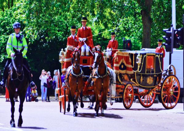 2016-06-24_Changing of the Guard_Royal Carriage �ʼ�����-10001.JPG