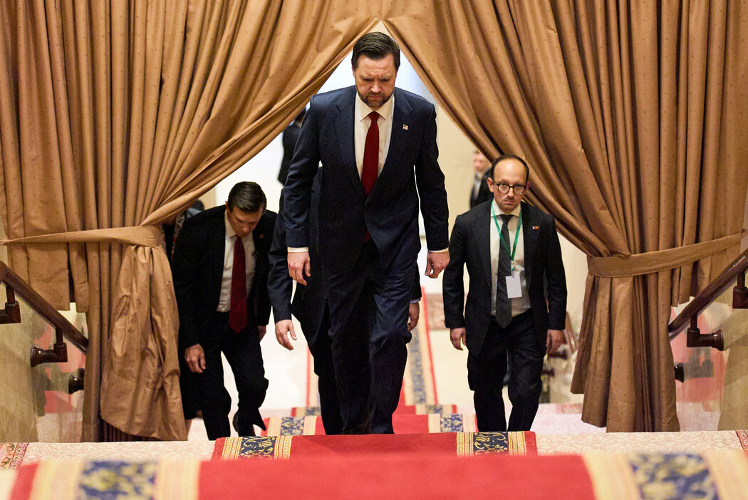 副总统万斯周六抵达巴基斯坦首都伊斯兰堡，准备与伊朗方面举行会谈。