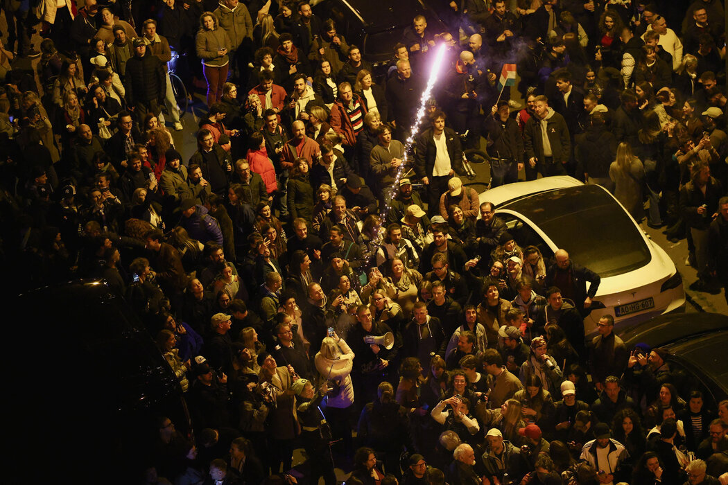 周日，在布达佩斯庆祝活动中燃放的烟花。