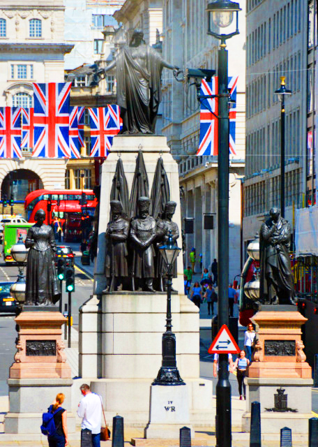 2016-06-24_Waterloo Pl_Florence Nightingale & Guards Crimean War Memorial0001.JPG