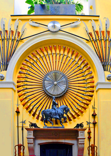 2016-07-12_Inveraray Castle_Armoury Hall ������-80001.JPG
