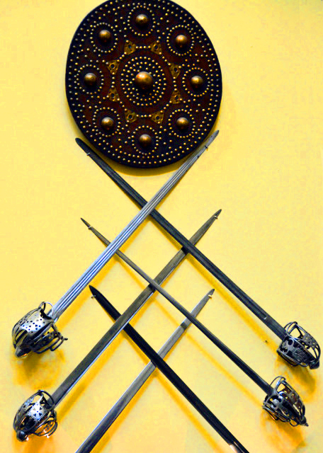 2016-07-12_Inveraray Castle_Armoury Hall_Sword Display ��չ-120001.JPG