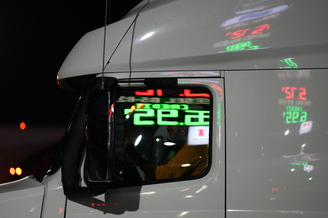 �����ڶ��ո��ݰ������У�ӳ����һ����ҿ����ϵ�ȼ�ϼ۸�"�ܿ����Ǿͻỳ���ĵ�����Ԫ�������ˣ�"������ϯ̸�д�������ĩ��ƽ̸�����Ѻ���˾������������ߡ�