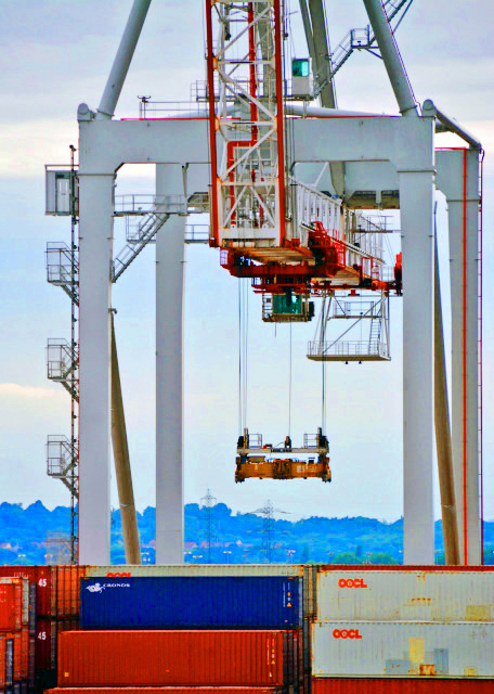 2016-07-07_Southampton Dock Cranes  �ϰ��ն���ͷ���ػ�0001.JPG