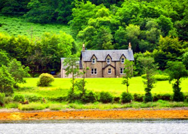 2016-07-12_Holiday Cottage Located on the Edge of Loch Fyne-40001.JPG