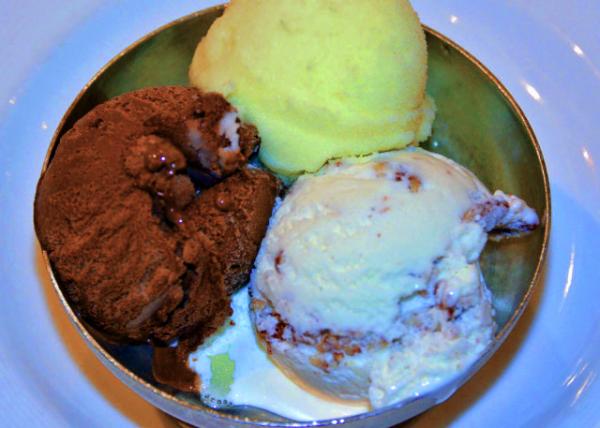 2016-07-12_Food_Ice Cream of Rocky Road_ Butter Pecan & Pineapple Sorbet ��ɫ�����衤���ʼ���ɽ���������벤�ܱ���0001.JPG
