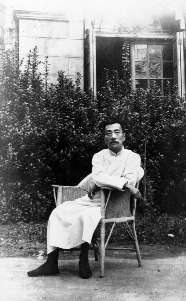 1930年，鲁迅在上海庆祝50岁生日。