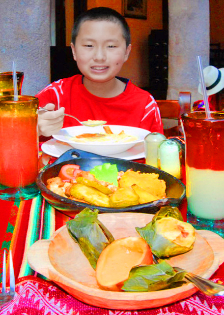 03-29-13_ Hotel Patio Andaluz_Mini Tamales-Fanesca-Fritada Quitena �������׷����⡪ʥ�ܴ�������ըţ��0001.JPG