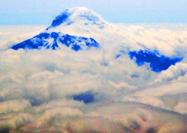 03-31-13_ 19347 ft (5897 m) Stratovolcano Cotopaxi ������ϣ��ɽ0001.JPG