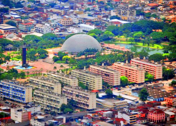 03-31-13_ Quayaquil_Center Civic Park ���빫��԰-200010001.JPG