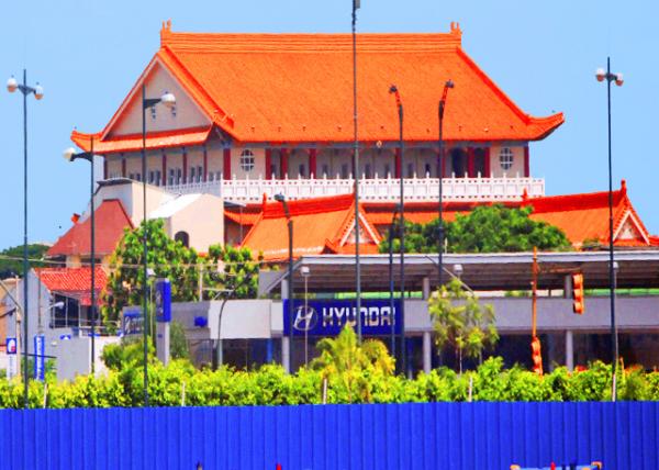 03-31-13_ Guayaquil_Yuan-Heng Buddhist Temple, the Biggest Buddhist Temple in South America.jpg