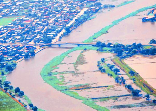 03-31-13_ Quayaquil_Guaya River-1000010001.JPG