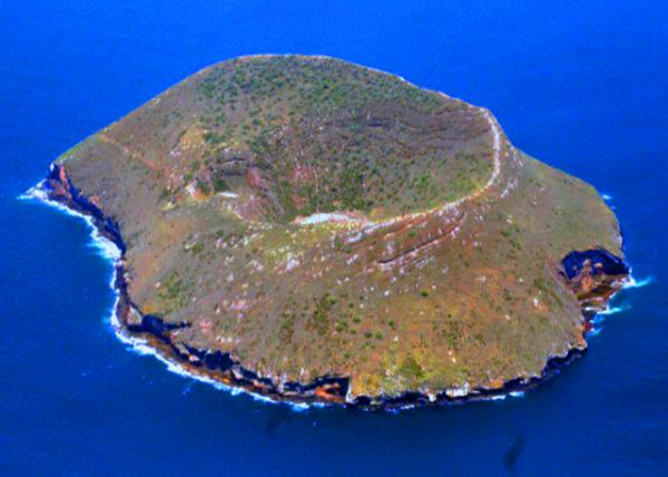 03-31-13_ Galapagos_Daphne Minor a Haven for a Diverse Array of Bird & Marine Life ��ܽ��С��.JPG