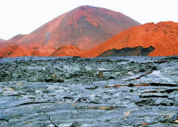 04-03-13_ A Lunar Landscape of Barren Lava Fields ƶ�����ҵش������򾰹�0001.JPG